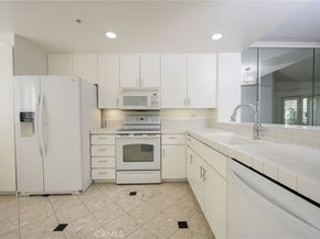2243 Martin 419, Irvine CA 92612