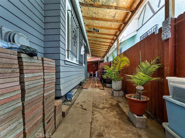 421 W 55th Street, Los Angeles CA 90037