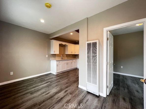 6107 Del Amo Boulevard, Lakewood CA 90713