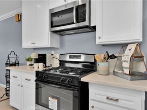 6107 Del Amo Boulevard, Lakewood CA 90713