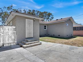 6107 Del Amo Boulevard, Lakewood CA 90713