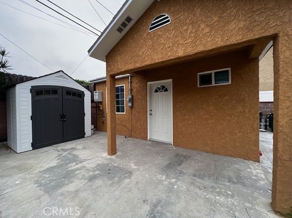 6107 Del Amo Boulevard, Lakewood CA 90713