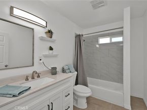 6107 Del Amo Boulevard, Lakewood CA 90713