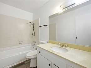 406 W Regent Street 13, Inglewood CA 90301