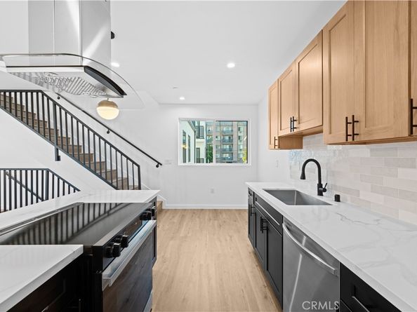 1340 N Kingsley, Los Angeles CA 90027