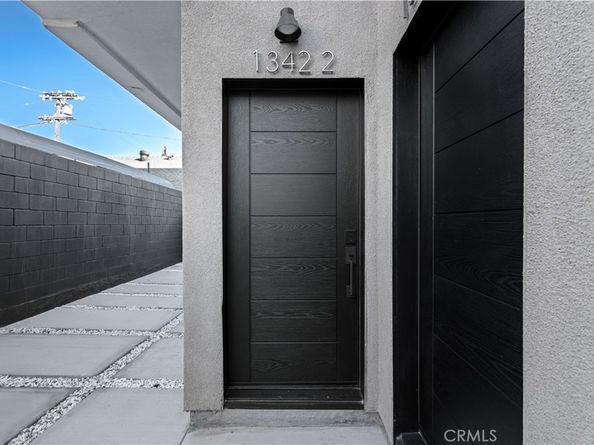 1340 N Kingsley, Los Angeles CA 90027