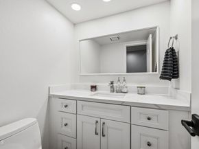 6871 Valley Circle Boulevard 2, West Hills CA 91307