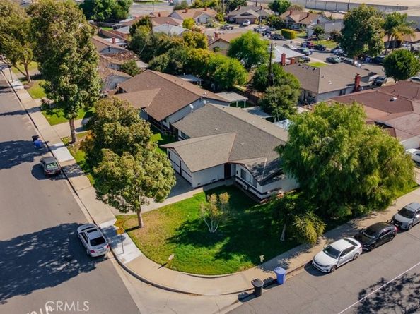 1924 -1926 Royalty Drive, Pomona CA 91767