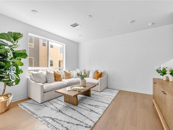 9423 1/2 N Sepulveda Blvd. 3, North Hills CA 91343