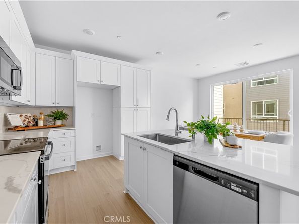 9423 1/2 N Sepulveda Blvd. 3, North Hills CA 91343