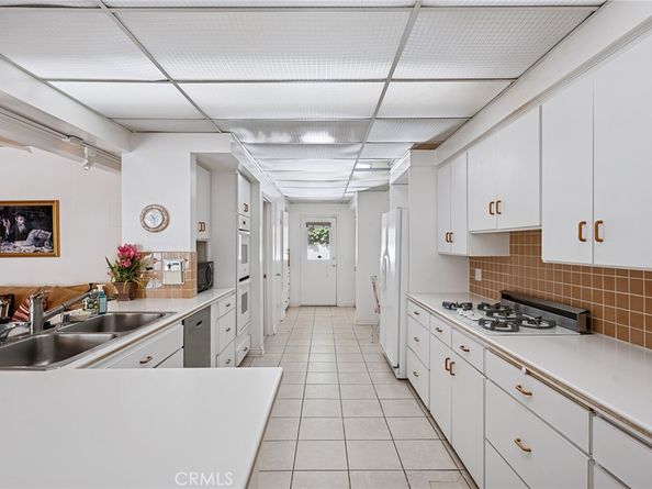 20300 Angelina Place, Woodland Hills CA 91364