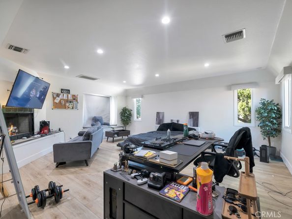10122 Jovita Avenue, Chatsworth CA 91311