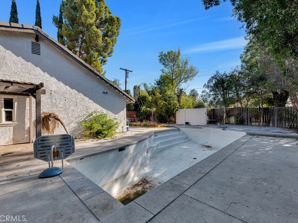 10122 Jovita Avenue, Chatsworth CA 91311