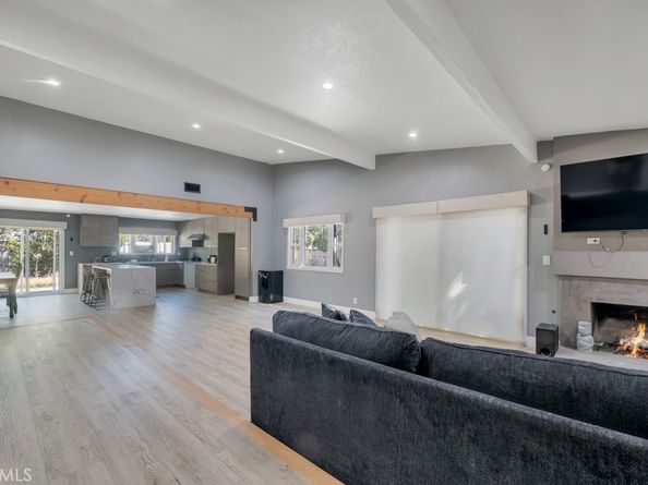 10122 Jovita Avenue, Chatsworth CA 91311