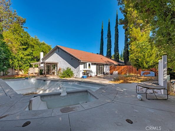 10122 Jovita Avenue, Chatsworth CA 91311