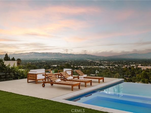18807 Edleen Drive, Tarzana CA 91356