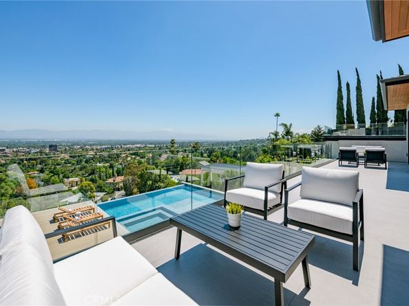 18807 Edleen Drive, Tarzana CA 91356