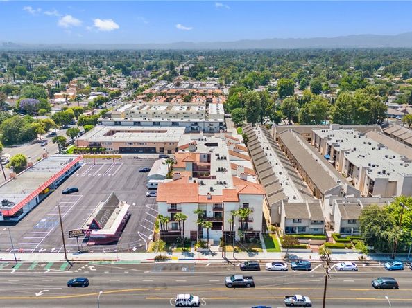 7625 Reseda Boulevard 302, Reseda CA 91335