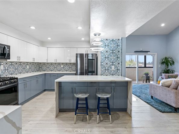 7625 Reseda Boulevard 302, Reseda CA 91335