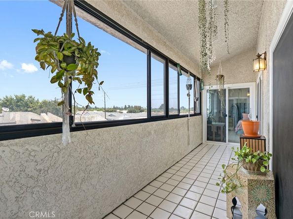 7625 Reseda Boulevard 302, Reseda CA 91335