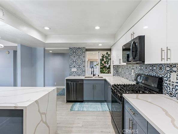 7625 Reseda Boulevard 302, Reseda CA 91335