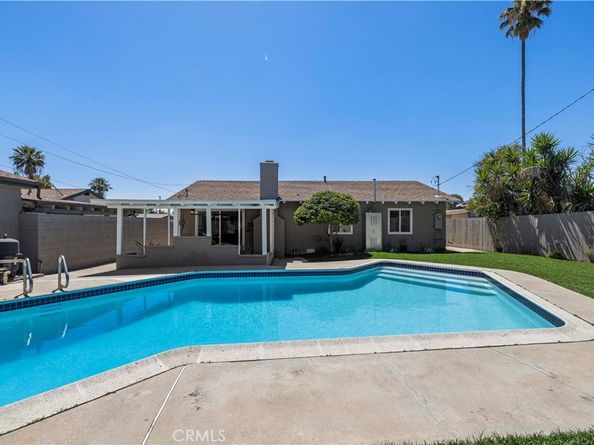9712 Saloma Avenue, North Hills CA 91343
