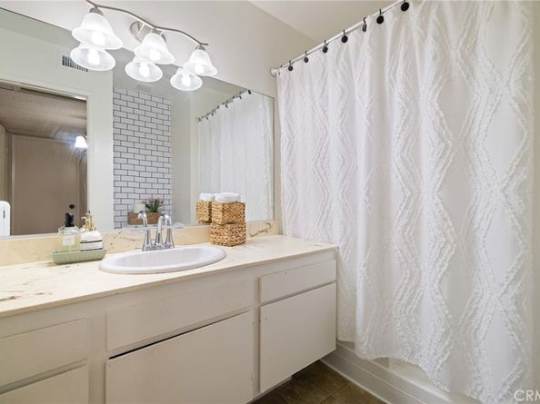 12830 Burbank Boulevard 307, Valley Village CA 91607