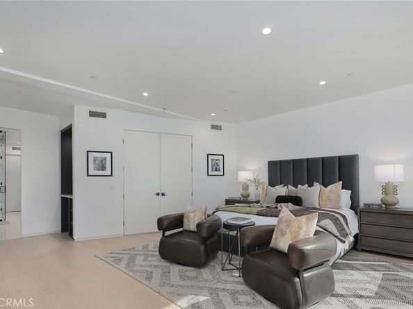 3011 Ocean Front Walk, Venice CA 90291