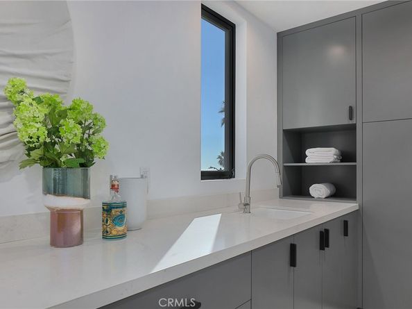 3011 Ocean Front Walk, Venice CA 90291