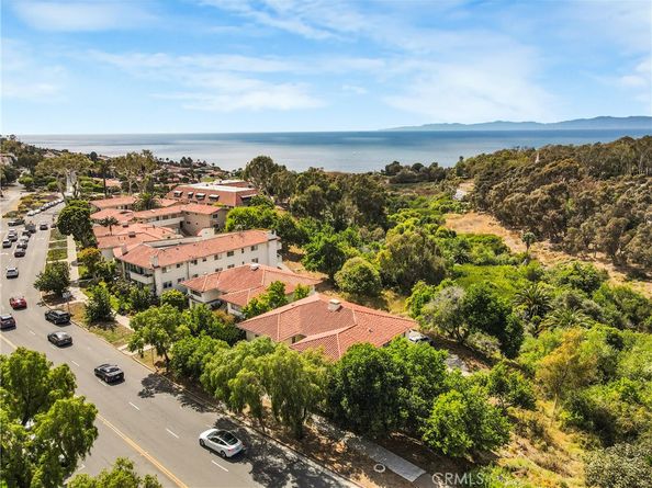 229 Palos Verdes Dr W, Palos Verdes Estates CA 90274