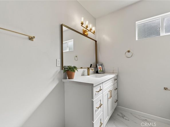 1960 Chariton Street, Los Angeles CA 90034