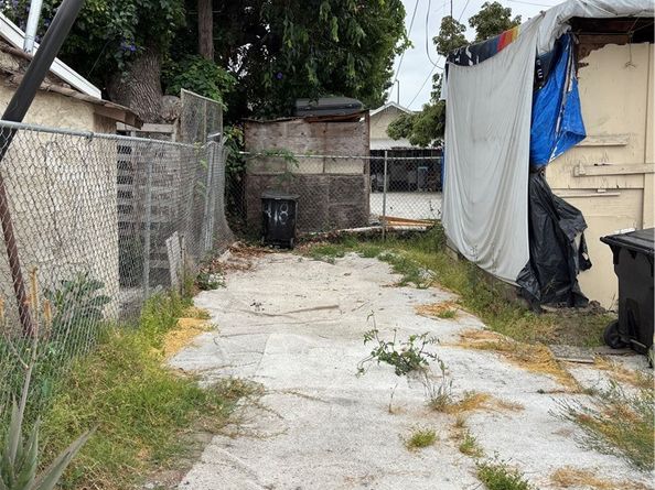 418 E 40th Place, Los Angeles CA 90011