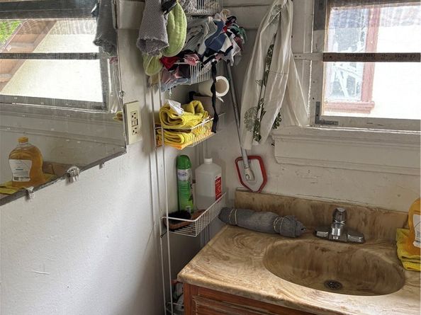 418 E 40th Place, Los Angeles CA 90011