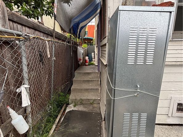 418 E 40th Place, Los Angeles CA 90011