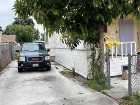 418 E 40th Place, Los Angeles CA 90011