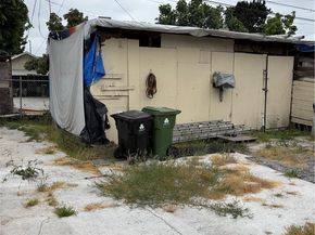 418 E 40th Place, Los Angeles CA 90011