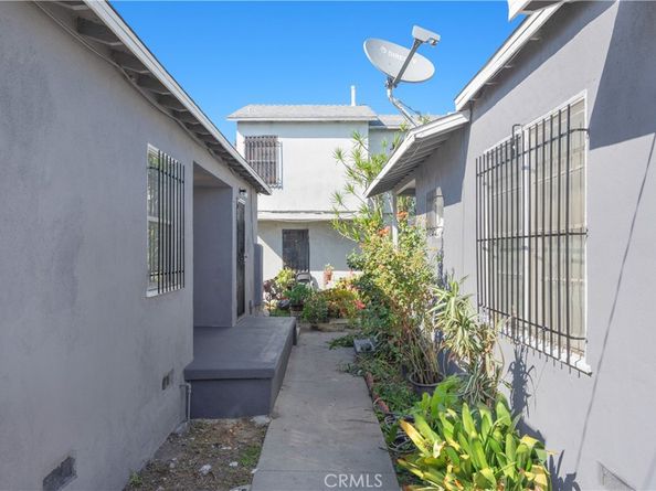 11010 Willowbrook Avenue, Los Angeles CA 90059