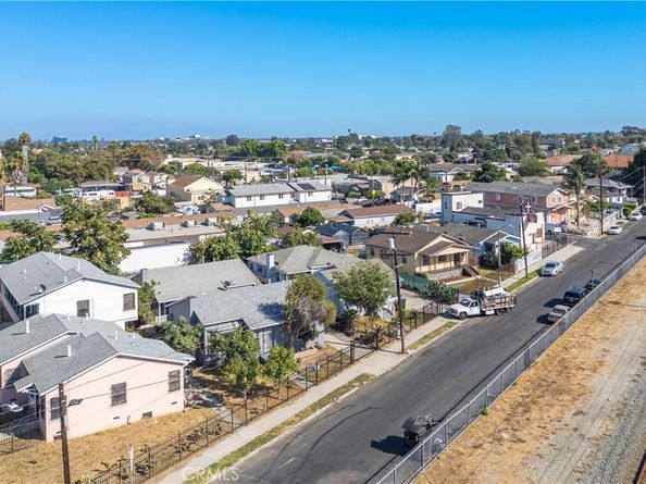 11010 Willowbrook Avenue, Los Angeles CA 90059