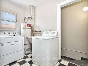 6669 De Longpre Avenue, Los Angeles CA 90028