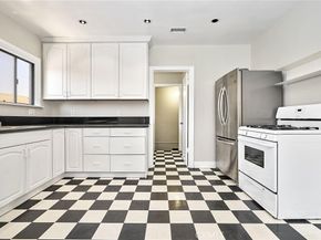 6669 De Longpre Avenue, Los Angeles CA 90028