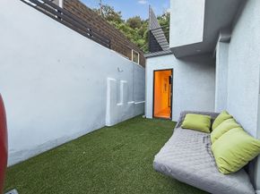 1655 N Beverly Glen, Los Angeles CA 90077