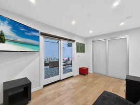 1655 N Beverly Glen, Los Angeles CA 90077