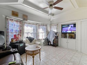 608 W 52nd, Los Angeles CA 90037