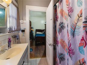 608 W 52nd, Los Angeles CA 90037