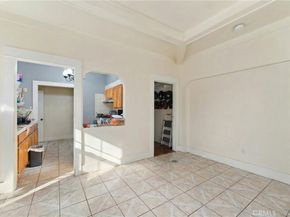 608 W 52nd, Los Angeles CA 90037