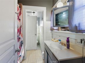 608 W 52nd, Los Angeles CA 90037