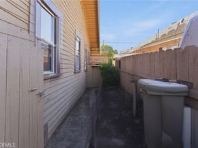 608 W 52nd, Los Angeles CA 90037