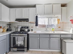 608 W 52nd, Los Angeles CA 90037