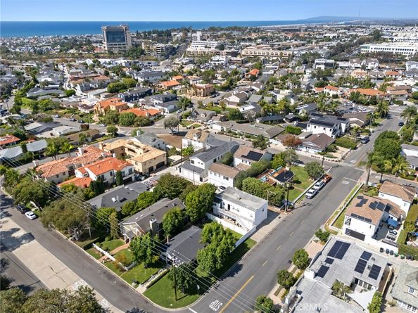 465 Santa Ana Avenue, Newport Beach CA 92663
