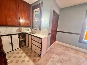 860 W 54th, Los Angeles CA 90037